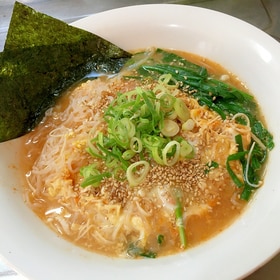 低糖質なのに大満足！濃厚とんこつ風しらたきラーメン